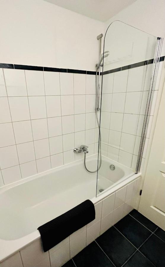 Aycatcherhomes - Top Lage I 4 Personen I 2 Schlafzimmer I Zentral I Altstadt Marburg I Naehe Fluss Lahn I Wlan I Apartment Sirius المظهر الخارجي الصورة